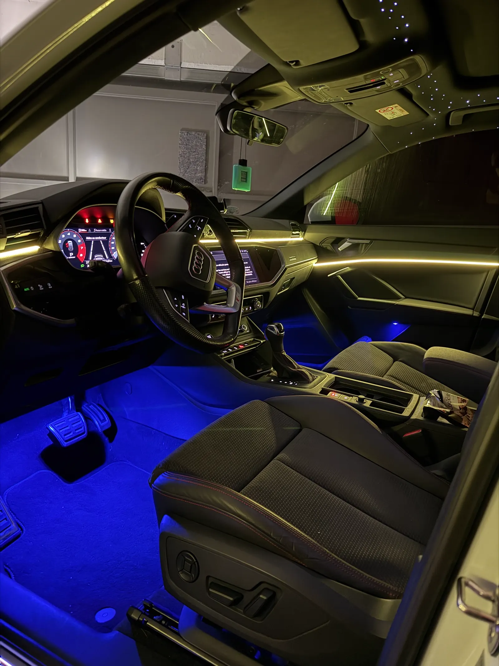 LED d'ambiance intégrées dans les garnitures d'un Audi Q3