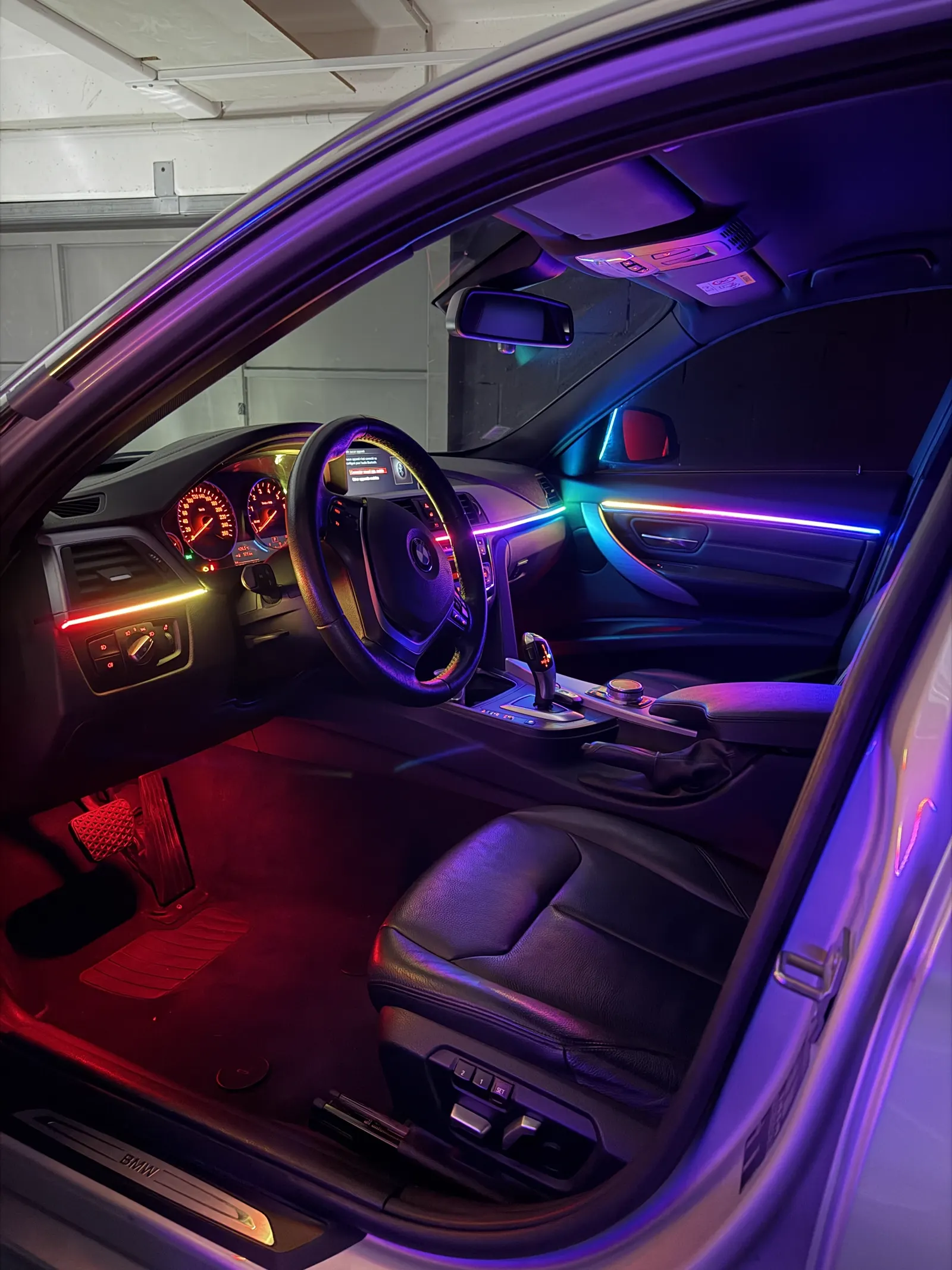 BMW Série 3, LED d'ambiance