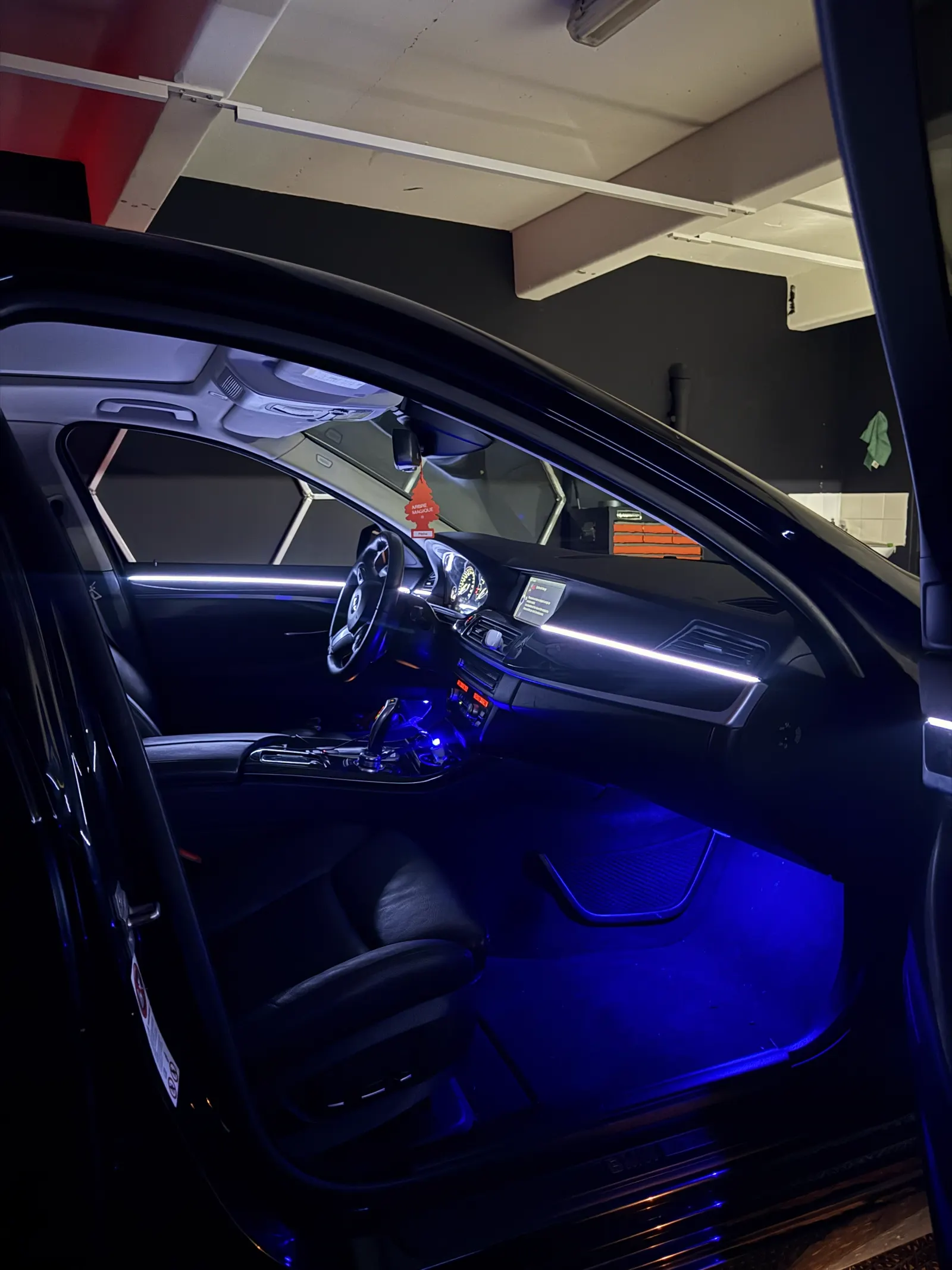 BMW Série 5, LED d'ambiance