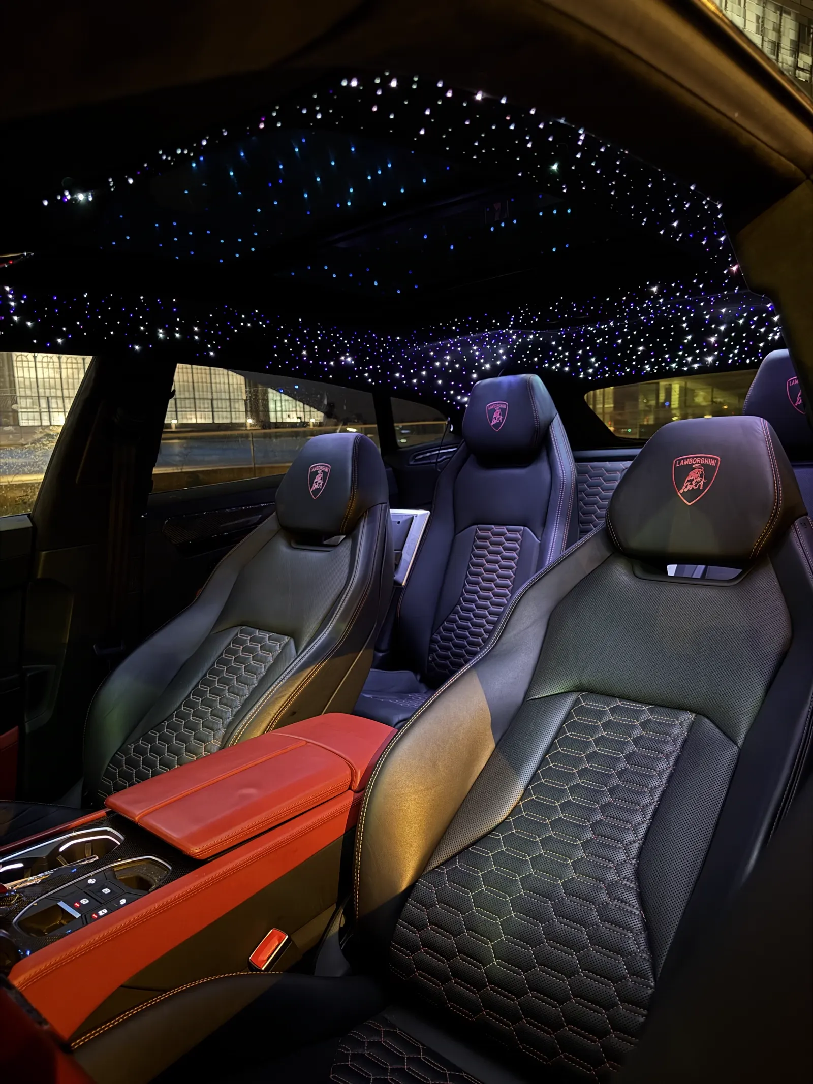 Ciel étoilé posé sur Lamborghini Urus