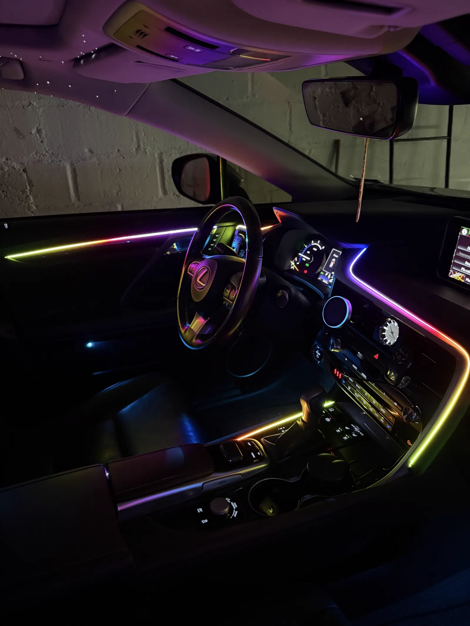 Lexus RX4, LED d'ambiance