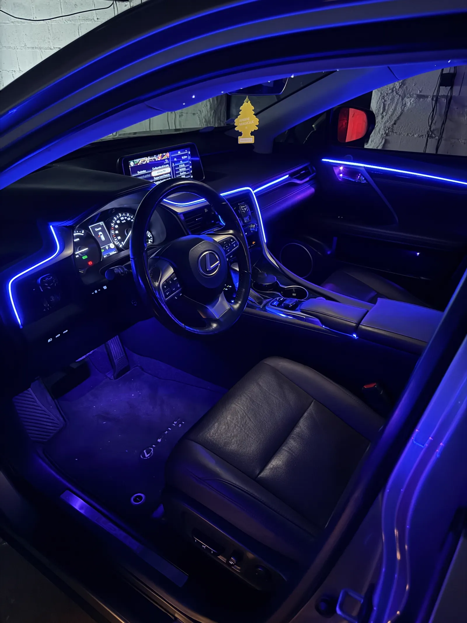 Lexus RX4, LED d'ambiance
