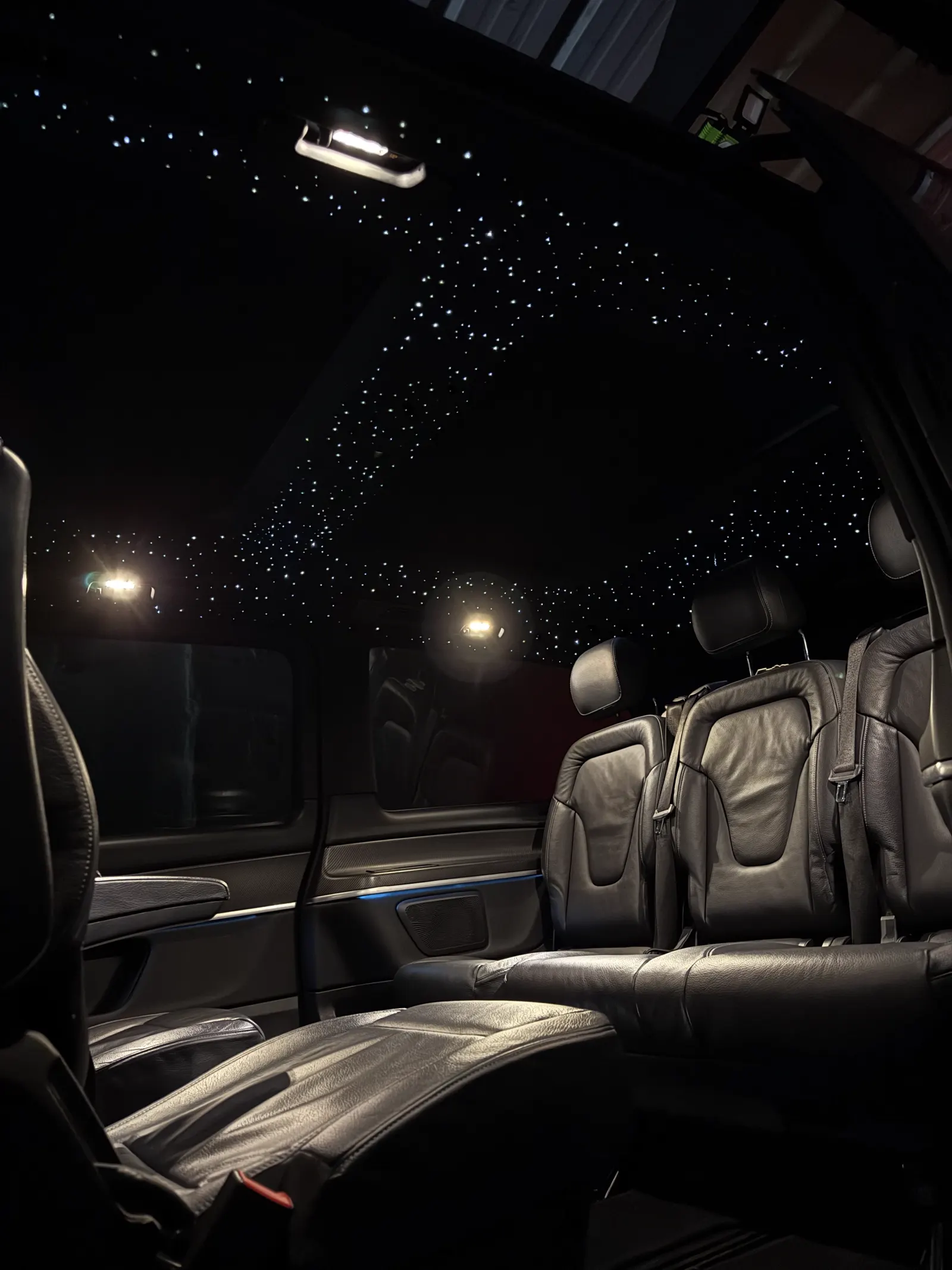 Mercedes Classe V, ciel étoilé