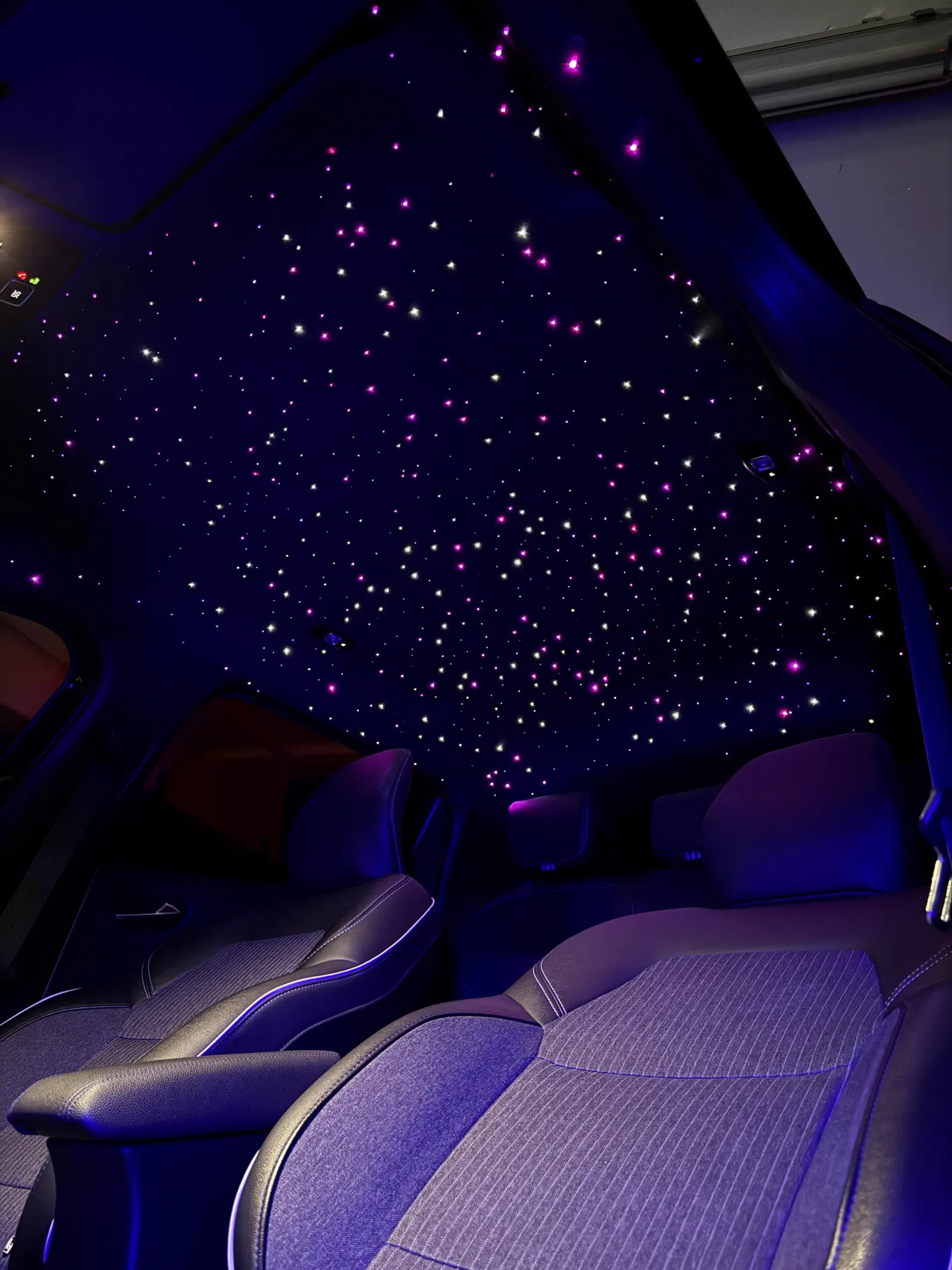 Ciel étoilé de 900 fibres posé sur Renault Clio 5
